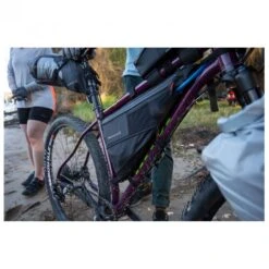Blackburn Outpost Frame Bag - Fahrradtasche -Trail Fit Store blackburn outpost frame bag fahrradtasche detail 5